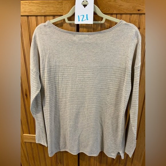 Banana Republic Light Gray Long Sleeve Top - Picture 3 of 3